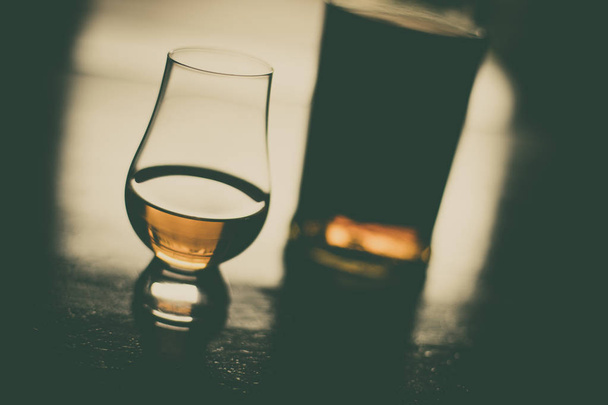 Glencairn sklenice whisky - Fotografie, Obrázek