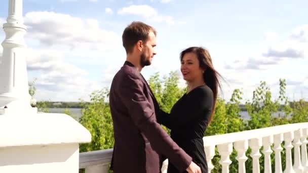 A young loving couple posing on  summer day - Metraje, vídeo