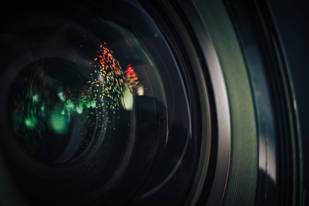 Zavřít krásné fotoaparát clony objektivu s vícebarevným odrazem světlého skla. Zobrazení maker. - Fotografie, Obrázek