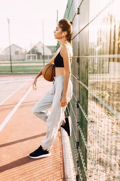 young athletic girl, outdoors, posing with a basketball. Sport,  - Fotografie, Obrázek