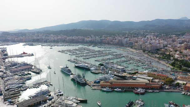 Lotnicze Drone nagrania wideo z Marina Palma de Mallorca - Materiał filmowy, wideo