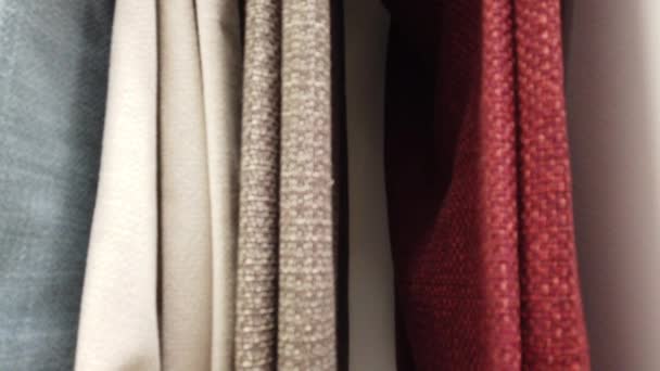 selangor, malaysia august 2019: variantenreiches Design für Vorhang- und Bettwäsche-Displays für Kunden - Filmmaterial, Video