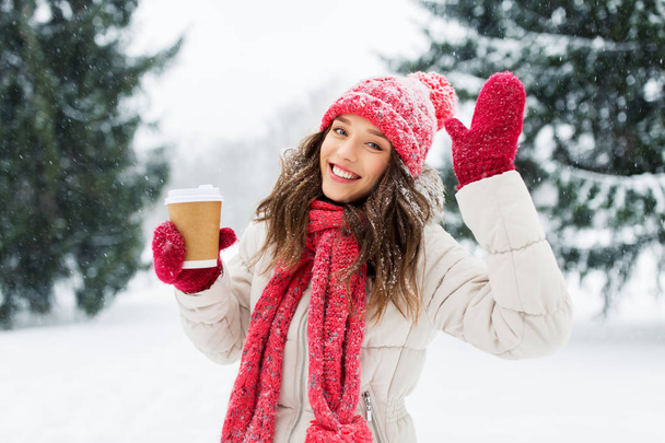 happy teenage girl with coffee in winter park - Zdjęcie, obraz