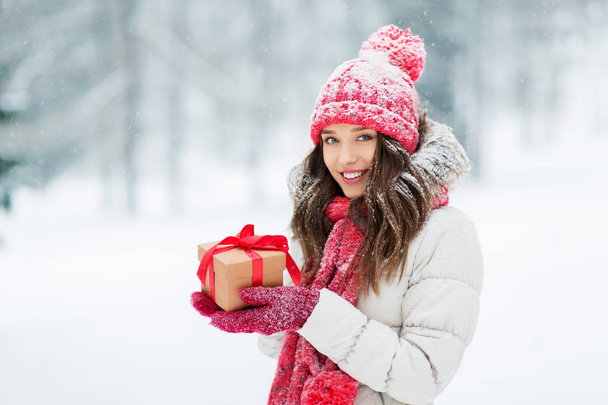 happy young woman with christmas gift in winter - Fotografie, Obrázek
