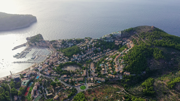 Aerial drone shot van Port Soller Mallorca Spanje - Video