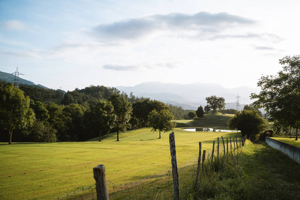 Pole golfowe na wsi w kraju Basków - Zdjęcie, obraz