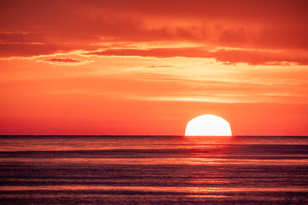 Beautiful red and orange sunset over the sea. The sun goes down over the sea. - Foto, immagini