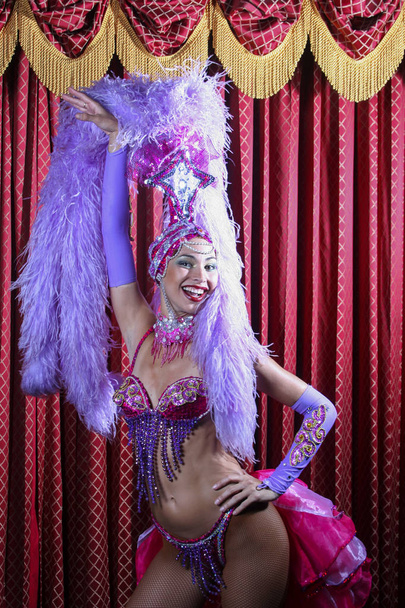 Aruba, maaliskuu 3, 2006: Tytöt muotokuvat Tropicana Cabaret Show Arubassa
. - Valokuva, kuva