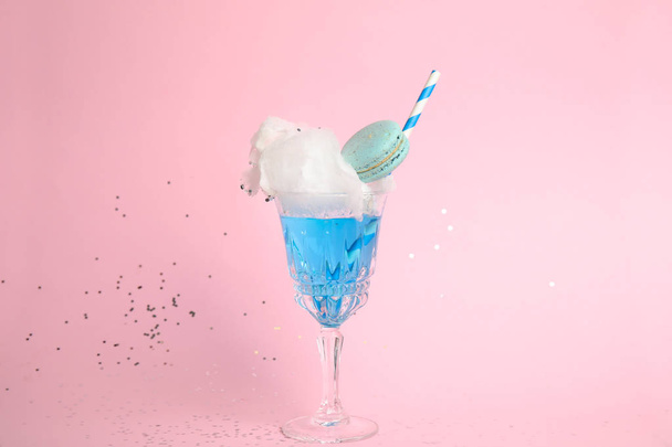 Cocktail with cotton candy in glass on pink background - Valokuva, kuva