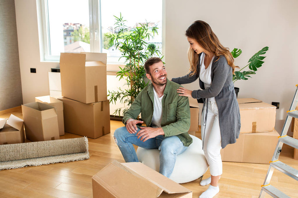 Two lovebirds in their new apartment unpacking - 写真・画像