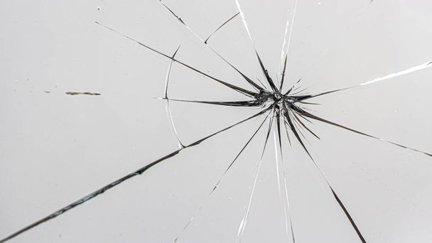 Разбитое стекло на белом фоне текстуры - Фото, изображение