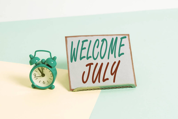 Signo de texto que muestra Welcome July. Foto conceptual Calendario Séptimo Mes 31días Tercer Trimestre Nueva Temporada
. - Foto, Imagen