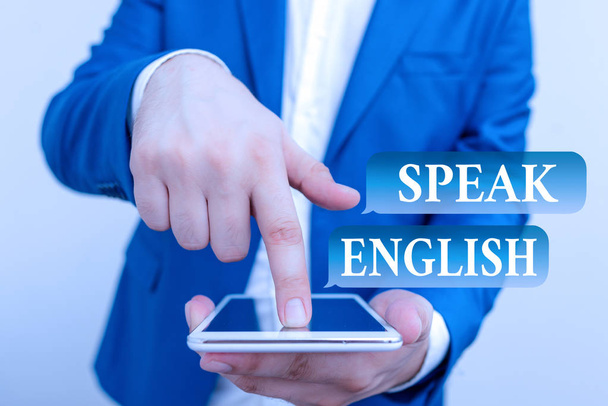 A szöveg jele az beszél angolul. Fogalmi fotó tanulmány egy másik idegen nyelv online verbális tanfolyamok üzletember a kék kíséret lap tetejére mutató ujjal. - Fotó, kép