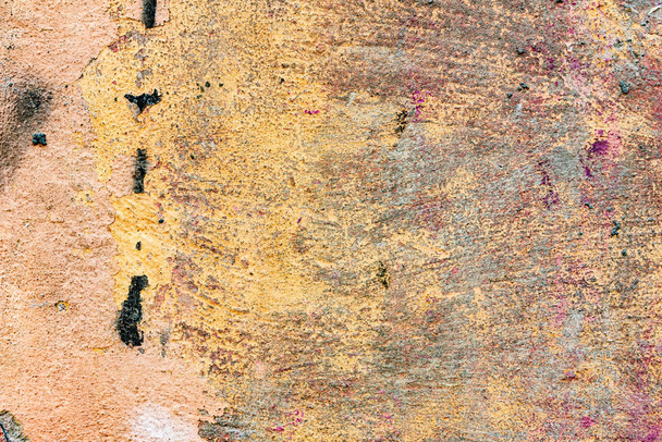 texture d'un mur en béton avec des fissures et des rayures qui peuvent être utilisées comme fond - Photo, image