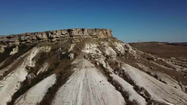 Piękny krajobraz White Rock lub Belaya Scala, Rock Aq Kaya, Krym, Ukraina - Materiał filmowy, wideo