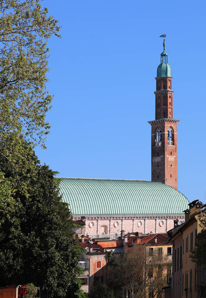 Basilica Palladiana in Vicenza stad in Italië met klokkentoren CAL - Foto, afbeelding