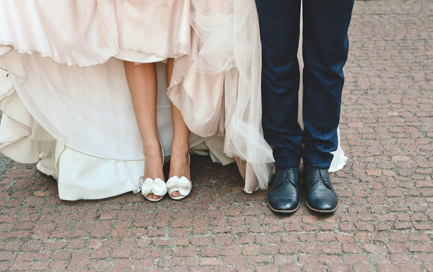 feet bride and groom wedding walk outside - Foto, imagen