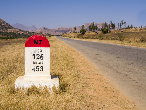 Μαδαγασκάρη, εκπληκτική θέα στην εθνική λεωφόρο 7 (Rn7), θρυλικός δρόμος από Ανταναναρίβο προς Τούλαρ - Φωτογραφία, εικόνα