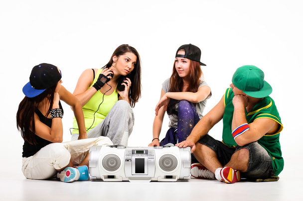 Група молодих людей у хіп-хоп вбраннях
 - Фото, зображення