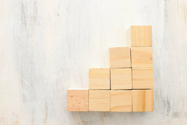 бизнес-концепция деревянных блоков. макет или шаблон
 - Фото, изображение