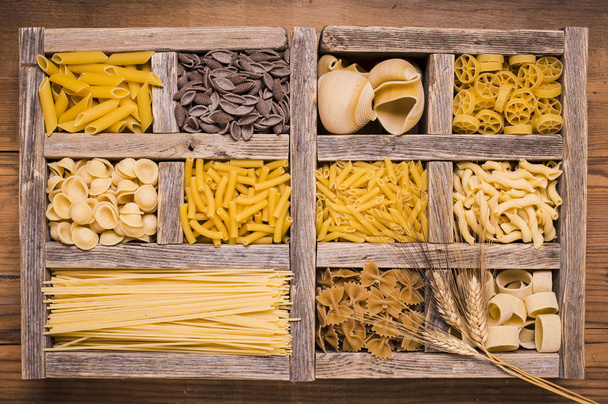 rozsáhlý sortiment a typy italských těstovin - Fotografie, Obrázek