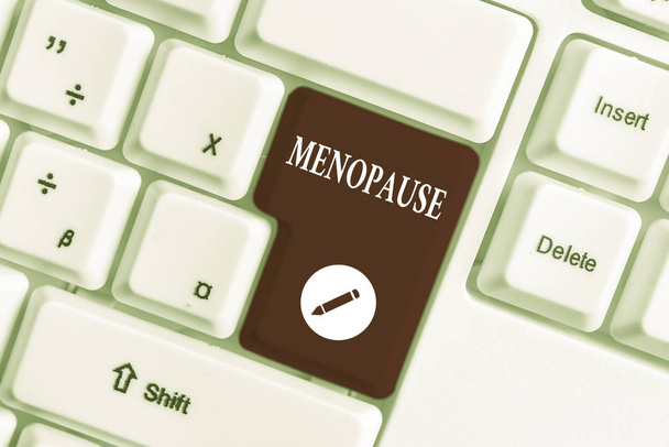 Kézírás szöveg írása menopauza. Koncepció szerinti időszak peranalysisent megszüntetése vagy vége a menstruáció ciklus fehér PC billentyűzet üres jegyzet papírt a fehér háttér-kulcs másolási tér. - Fotó, kép