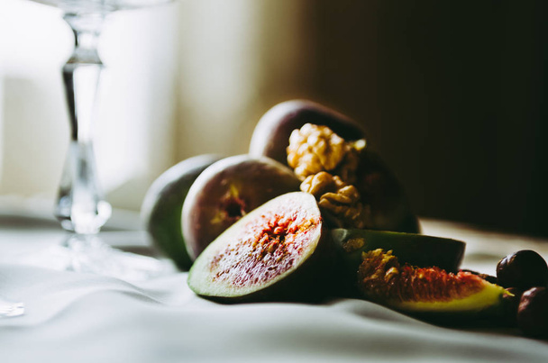 beautiful figs with nuts on table - Φωτογραφία, εικόνα