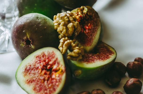 beautiful figs and nuts on  table  - Φωτογραφία, εικόνα