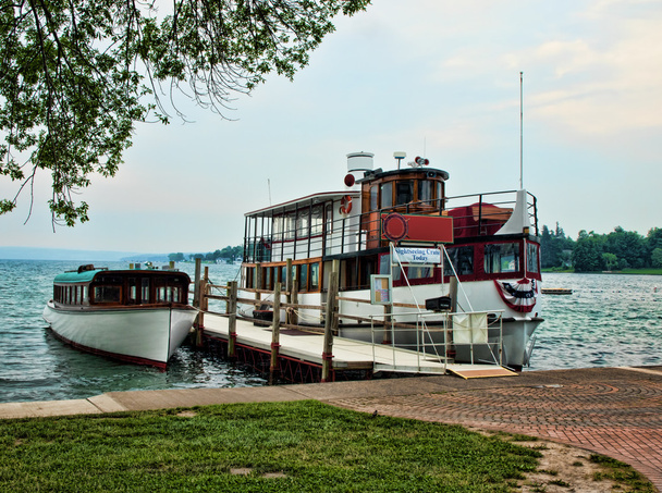 Oldtimer-Boote für Stadtrundfahrten - Foto, Bild
