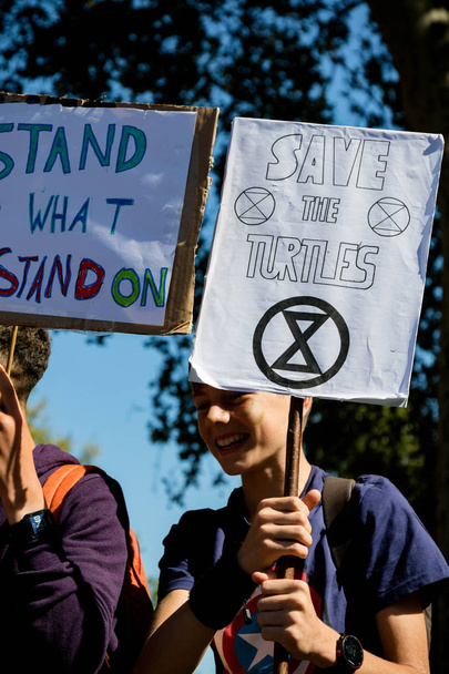 Climate change protesters in London - Foto, imagen