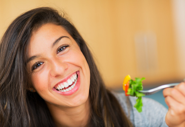 salata yemek sağlıklı kadın - Fotoğraf, Görsel