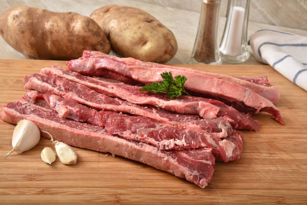 Carne de bovino não cozida
 - Foto, Imagem