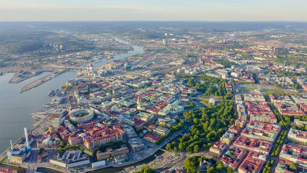 Göteborg, Szwecja. Panorama miasta centralnej części miasta. Zachód słońca, z Drone  - Zdjęcie, obraz