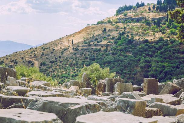 City Delphi. Greek Republic. Ancient Greek ruins and columns fro - Фото, зображення