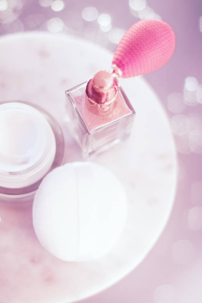 Crema hidratante facial de belleza anti-edad para piel sensible, lujo
 - Foto, imagen