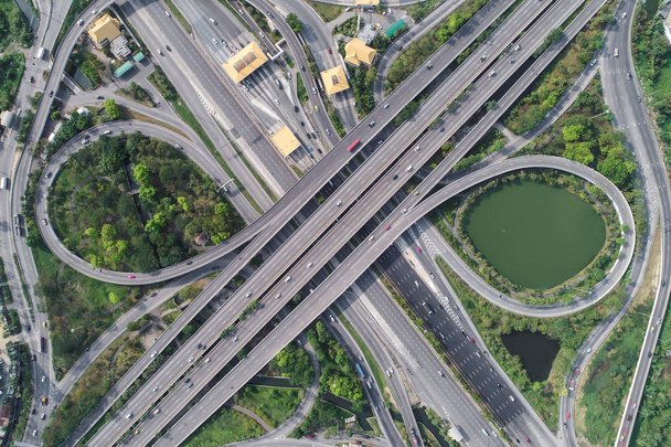 Vista aerea trasporto urbano autostrada strada con pedaggio
 - Foto, immagini