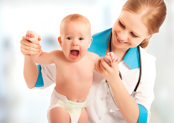 fear of doctor. baby cries at a reception at doctor - Φωτογραφία, εικόνα