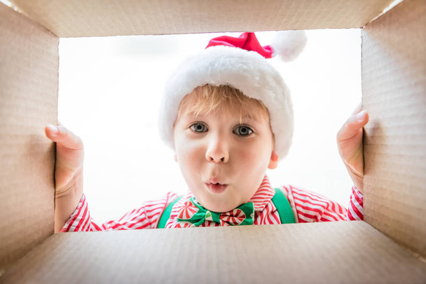 Surprised child unpack Christmas gift box - Foto, immagini