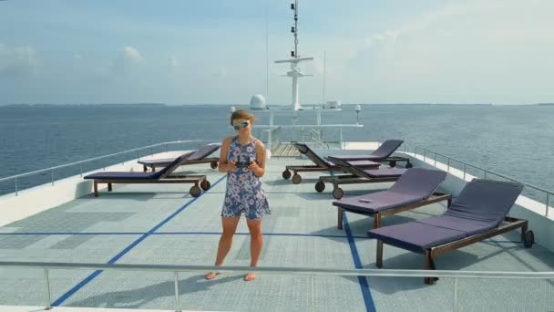 Woman on luxury private yacht in maldives ocean - Footage, Video