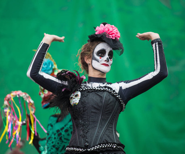 Moscow, Russia - June 29, 2018 : Defile dia de muertos Mexico in Moscow. The Day of the Dead is one of the most popular and unusual holidays in Mexico showing a funny attitude to death. - Fotografie, Obrázek