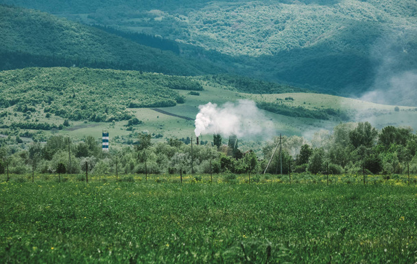 Забруднення повітря заводським димоходом в природі, забруднення повітря
 - Фото, зображення