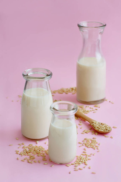 Wegańskie mleko ryżowe, niemleczne mleko alternatywne - Zdjęcie, obraz