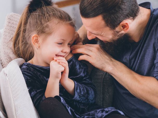 happy parenting lifestyle father daughter smiling - Foto, Bild