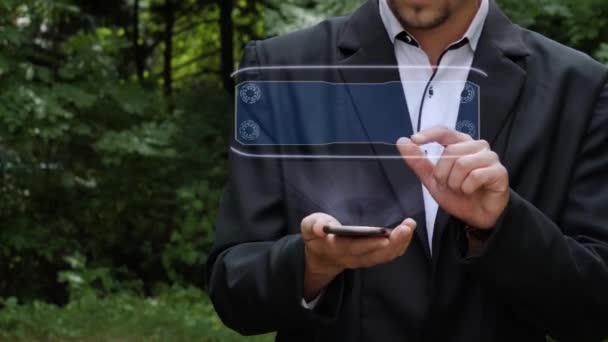 Zakenman gebruikt hologram met tekst contract - Video