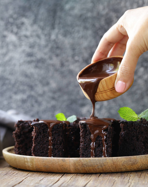 şurup ve nane ile brownie çikolatalı kek - Fotoğraf, Görsel