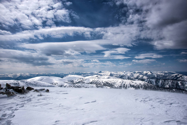 Belle vue sur les montagnes dans la région de Hamar Daban. Panorama
 - Photo, image