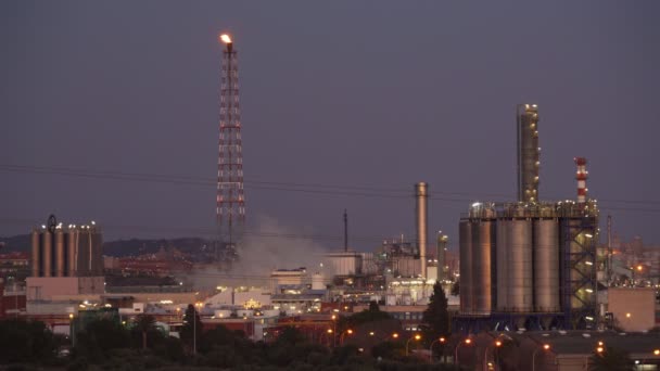 Gyári füst-és fényfolt petrolkémiai üzem - Felvétel, videó