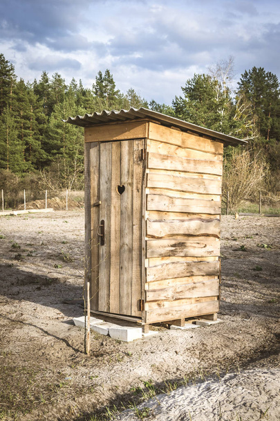 Bir köyde ahşap tuvalet - Fotoğraf, Görsel