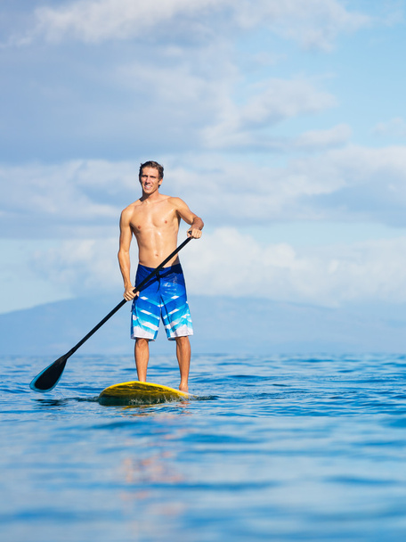 Man on Stand Up Paddle Board - Foto, imagen