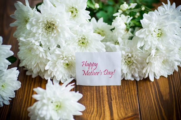 bouquet of white chrysanthemums on wooden table - Foto, immagini
